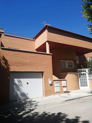 Foto 1 de Casa adosada en venta en Daganzo de Arriba de 4 habitaciones con terraza y piscina