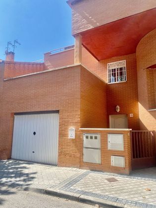 Foto 2 de Casa adosada en venta en Daganzo de Arriba de 4 habitaciones con terraza y piscina