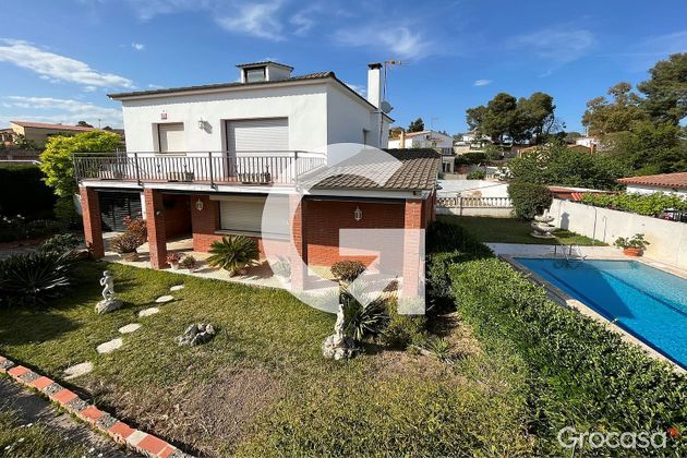 Foto 1 de Casa en venta en Sant Llorenç d´Hortons de 4 habitaciones con terraza y piscina
