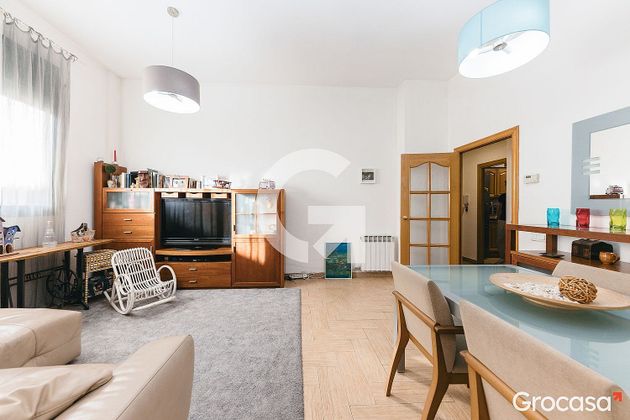Foto 1 de Piso en venta en Sant Vicenç dels Horts de 3 habitaciones con terraza y calefacción