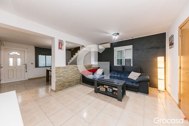 Foto 1 de Casa en venta en Sant Vicenç dels Horts de 3 habitaciones con terraza y aire acondicionado