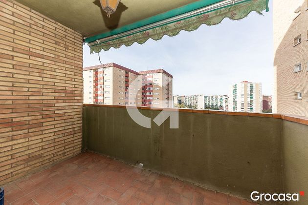 Foto 1 de Piso en venta en El Gornal de 4 habitaciones con balcón y ascensor