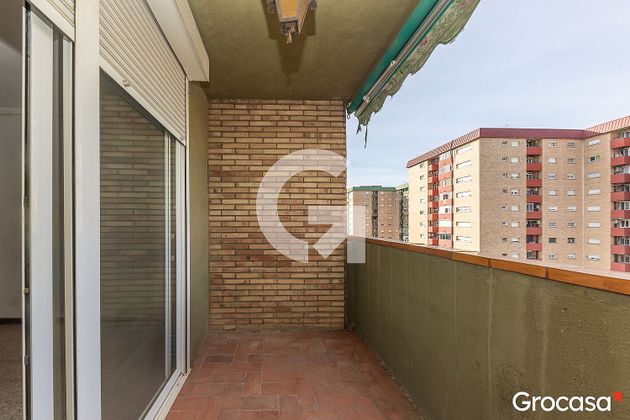 Foto 2 de Piso en venta en El Gornal de 4 habitaciones con balcón y ascensor