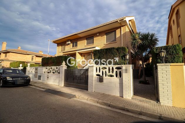 Foto 1 de Casa en venda a San José - Los Metales de 5 habitacions amb terrassa i jardí