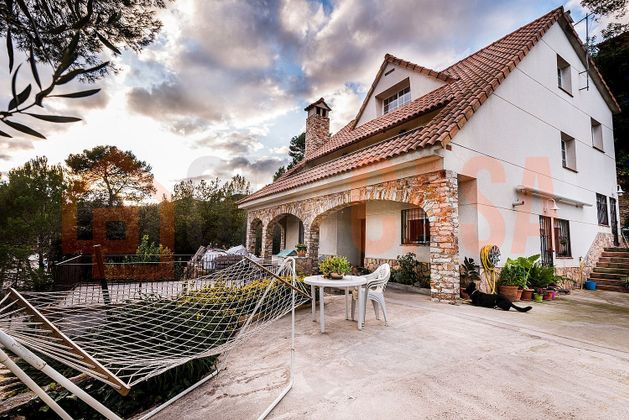 Foto 1 de Casa en venda a Cervelló de 6 habitacions amb terrassa i jardí