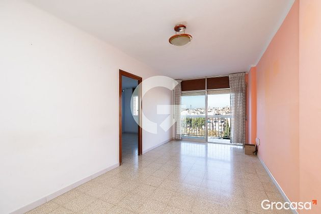 Foto 1 de Piso en venta en Gavarra de 3 habitaciones con garaje y balcón