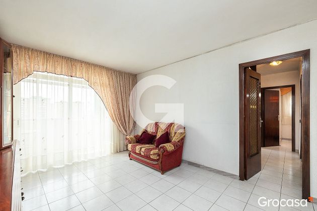 Foto 2 de Piso en venta en El Gornal de 3 habitaciones con balcón y aire acondicionado