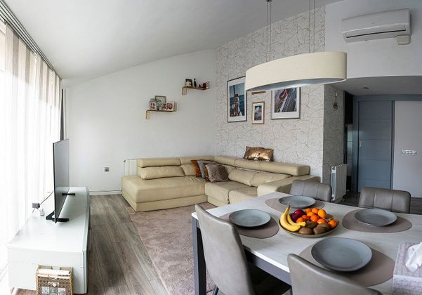 Foto 2 de Dúplex en venda a La Salut - Lloreda de 3 habitacions amb terrassa i aire acondicionat