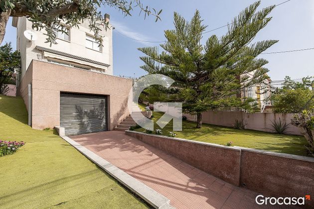Foto 1 de Casa en venta en Sant Vicenç dels Horts de 4 habitaciones con terraza y jardín