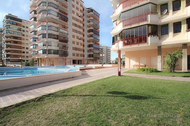 Foto 2 de Pis en venda a Benicasim Golf de 3 habitacions amb terrassa i piscina