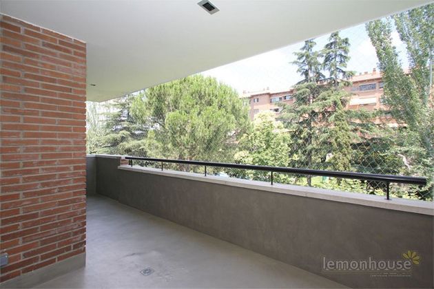 Foto 1 de Pis en lloguer a Mirasierra de 5 habitacions amb terrassa i piscina