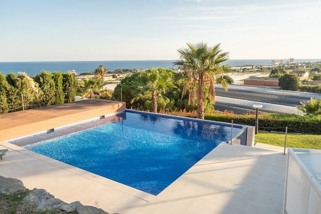 Foto 2 de Casa en venta en Urbanitzacions de 8 habitaciones con terraza y piscina