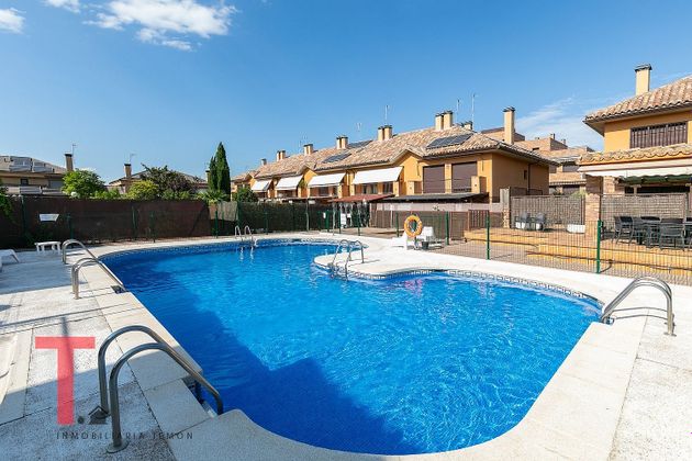 Foto 1 de Casa adossada en venda a Brunete de 4 habitacions amb terrassa i piscina