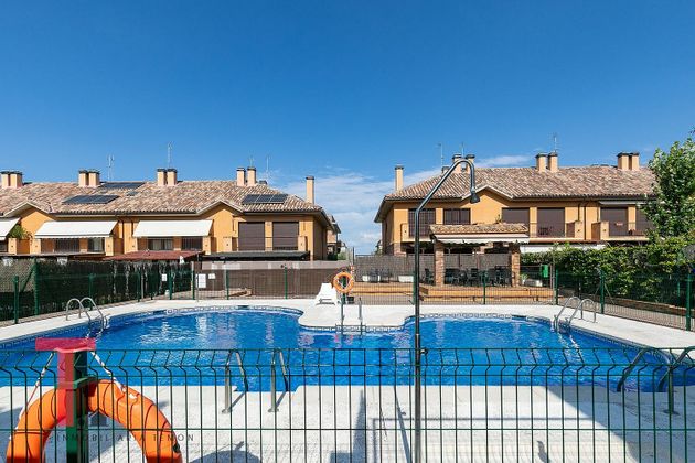 Foto 2 de Venta de casa adosada en Brunete de 4 habitaciones con terraza y piscina
