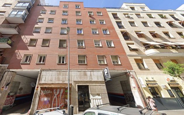 Foto 1 de Pis en venda a calle De Fernán González de 4 habitacions amb calefacció i ascensor