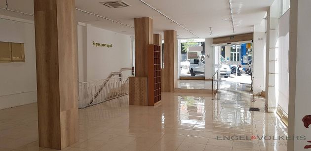 Foto 2 de Local en alquiler en Castellana de 320 m²