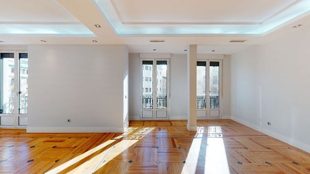 Foto 2 de Piso en alquiler en Recoletos de 4 habitaciones con garaje y balcón