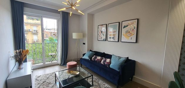 Foto 2 de Piso en alquiler en Trafalgar de 2 habitaciones con muebles y balcón