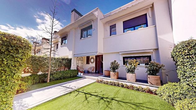 Foto 1 de Casa adossada en venda a Valdecabaña de 5 habitacions amb terrassa i piscina