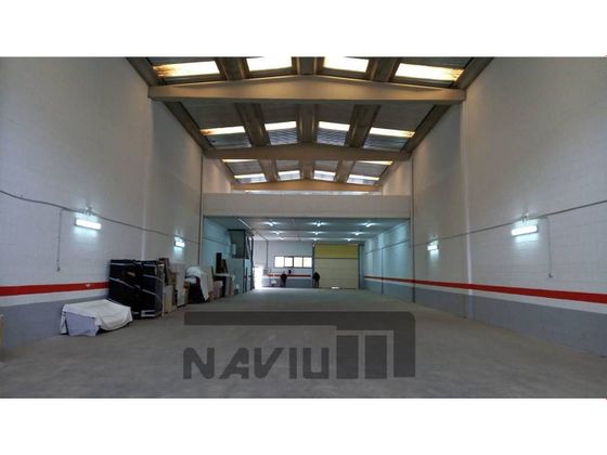 Foto 2 de Nave en venta en Veredillas - Juncal - Zarzuela de 850 m²
