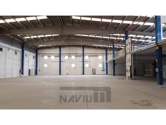 Foto 1 de Nau en venda a Zona Industrial de 6805 m²