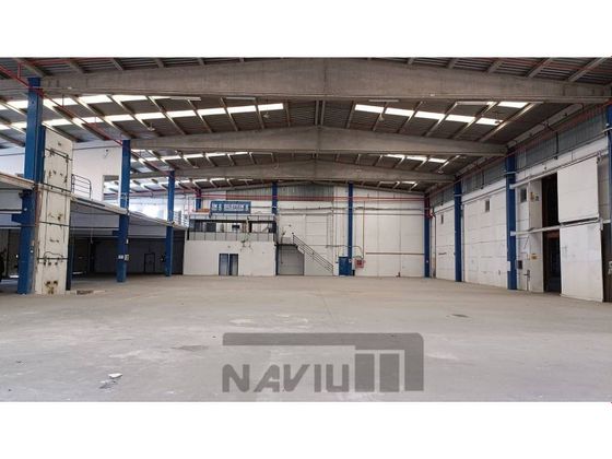 Foto 2 de Nau en venda a Zona Industrial de 6805 m²