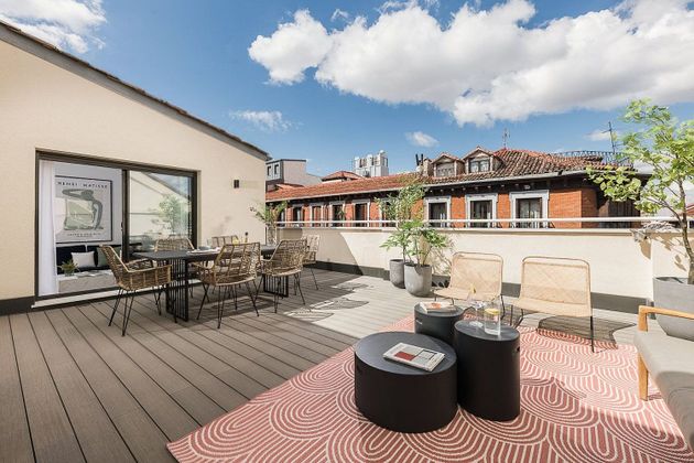 Foto 1 de Alquiler de piso en Embajadores - Lavapiés de 2 habitaciones con terraza y piscina