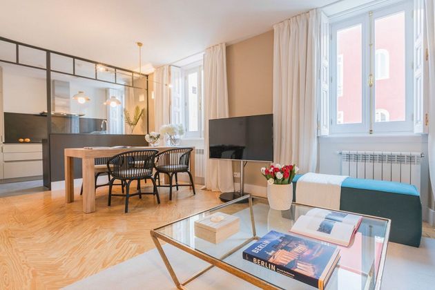 Foto 2 de Dúplex en lloguer a calle Blanca de Navarra de 3 habitacions amb mobles i aire acondicionat