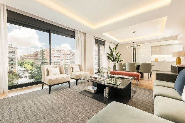 Foto 1 de Alquiler de piso en calle Herreros de Tejada de 3 habitaciones con muebles y aire acondicionado