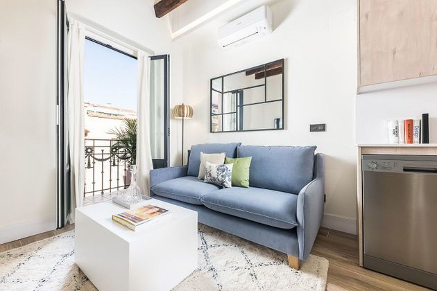 Foto 2 de Dúplex en lloguer a calle De José Picón de 2 habitacions amb mobles i balcó