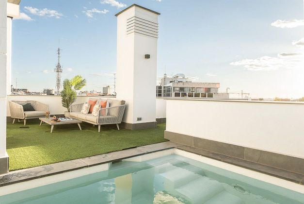 Foto 2 de Àtic en lloguer a calle De Antonio Rodríguez Villa de 1 habitació amb terrassa i piscina