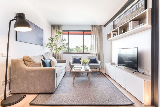 Foto 2 de Alquiler de piso en avenida De Menéndez Pelayo de 2 habitaciones con terraza y muebles