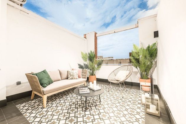 Foto 2 de Pis en lloguer a calle De Menorca de 2 habitacions amb terrassa i mobles