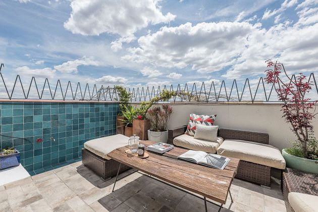 Foto 2 de Alquiler de piso en calle De Santa Engracia de 2 habitaciones con terraza y piscina