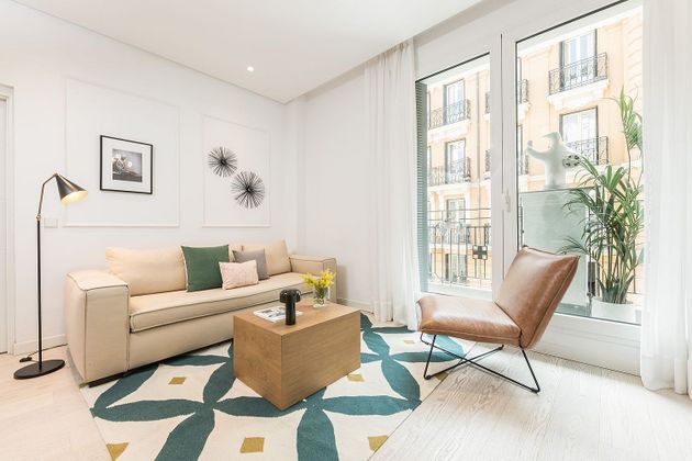 Foto 2 de Alquiler de piso en calle Fernando VI de 1 habitación con muebles y aire acondicionado