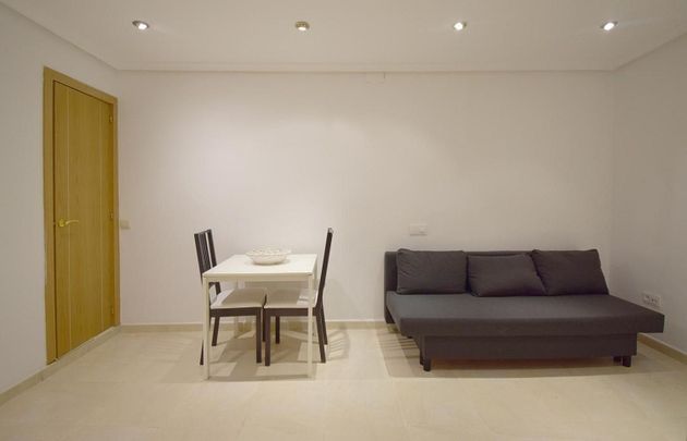 Foto 1 de Estudio en alquiler en Universidad - Malasaña con muebles y ascensor
