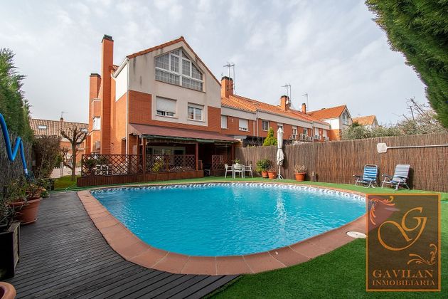 Foto 1 de Venta de casa adosada en Cobeña de 4 habitaciones con terraza y piscina