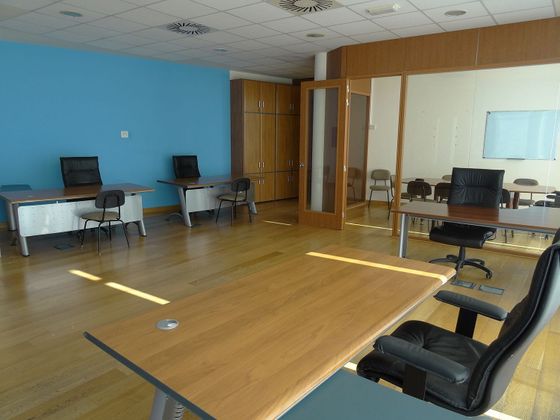 Foto 2 de Oficina en venta en Dehesa Navalcarbón – Montecillo con garaje y aire acondicionado