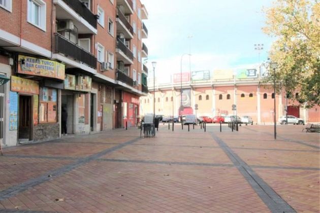 Foto 1 de Local en venta en plaza De Toros con terraza y aire acondicionado