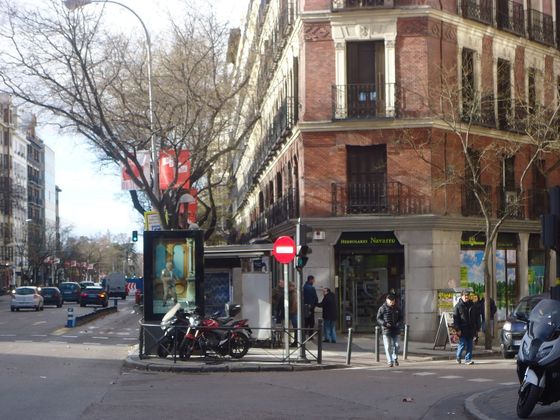 Foto 2 de Local en venta en Goya con terraza