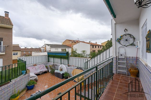 Foto 1 de Piso en venta en Torrelaguna de 3 habitaciones con terraza y jardín