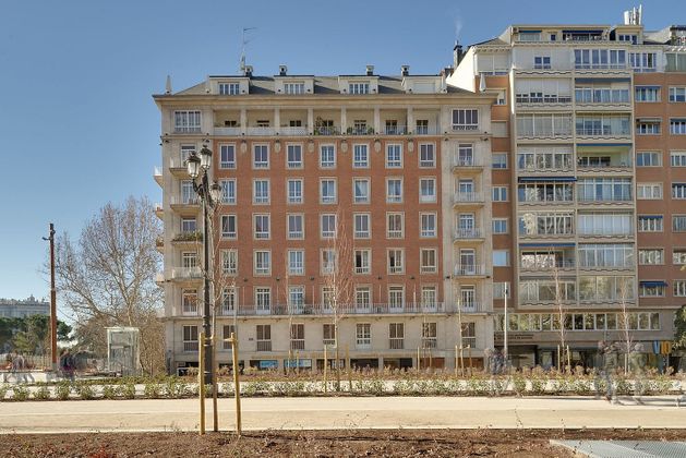 Foto 1 de Pis en lloguer a plaza España de 2 habitacions amb terrassa i balcó
