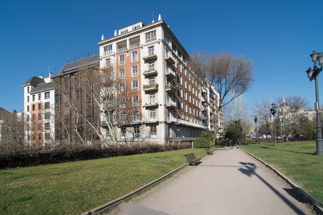 Foto 1 de Piso en alquiler en plaza De España de 2 habitaciones con terraza y balcón