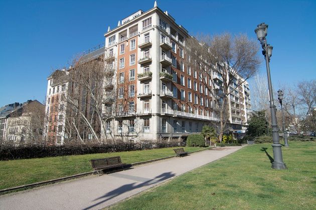 Foto 2 de Piso en alquiler en plaza De España de 2 habitaciones con terraza y balcón