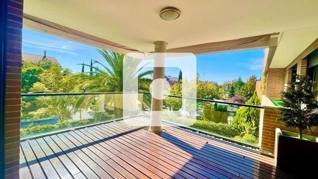 Foto 2 de Pis en venda a Encinar de los Reyes de 4 habitacions amb terrassa i piscina
