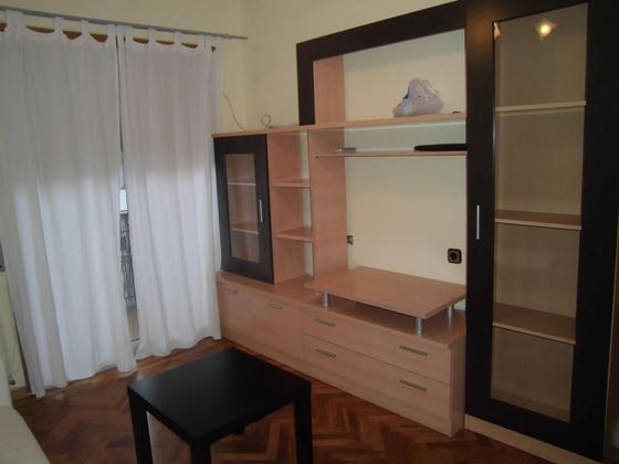 Foto 1 de Pis en lloguer a Universidad de 2 habitacions amb terrassa i mobles