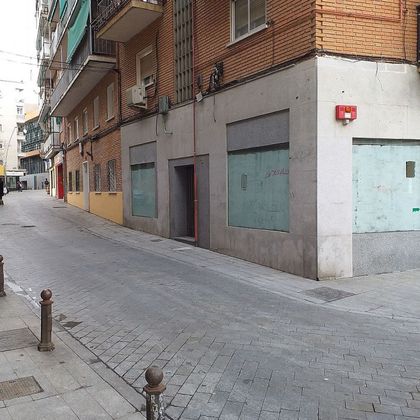 Foto 1 de Venta de local en calle Del Clavel de 154 m²