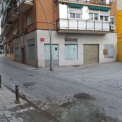 Foto 2 de Venta de local en calle Del Clavel de 154 m²