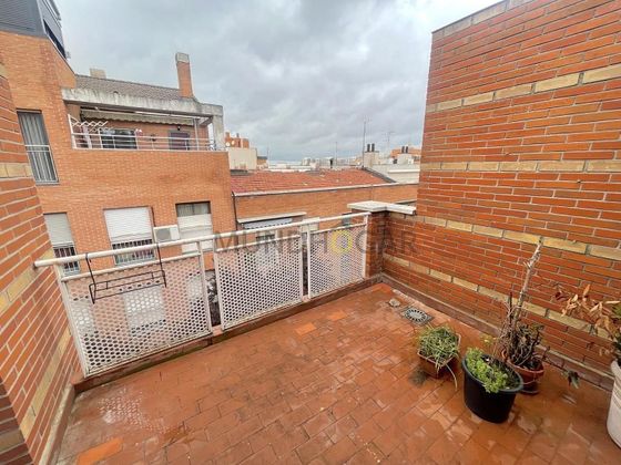 Foto 2 de Ático en venta en Valdeacederas de 3 habitaciones con terraza