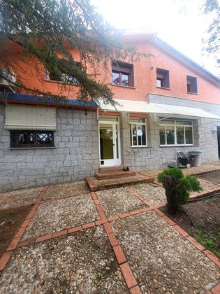 Foto 1 de Xalet en venda a Nuevo Baztán - pueblo de 6 habitacions amb terrassa i piscina